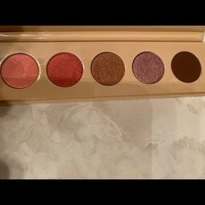 Kkw eyeshadow palette